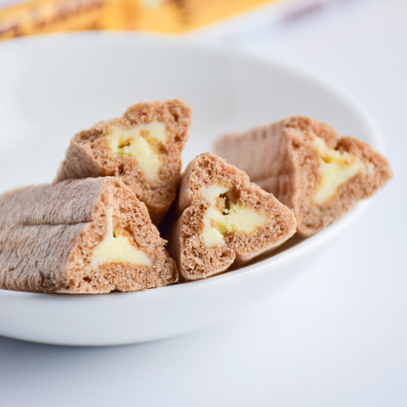 猫村长喜二家熔岩金字塔巧克力牛乳冰淇淋卷心棒夹心饼干谷物脆威化