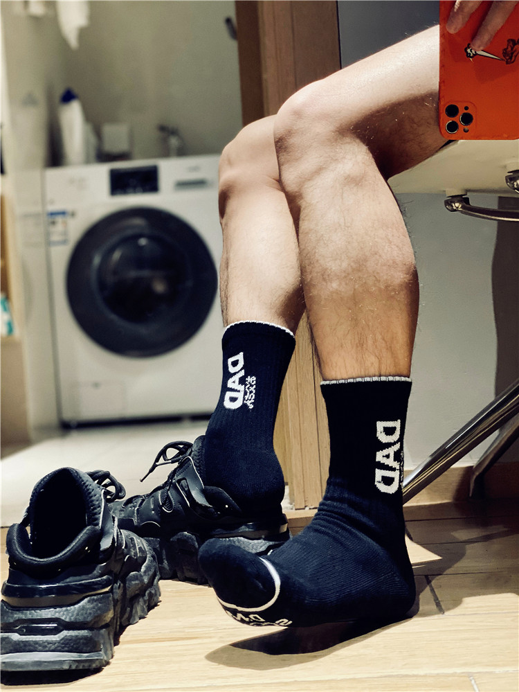 男袜潮流时尚dad字母个性中筒袜棉质运动篮球体育生黑白毛圈白色均码