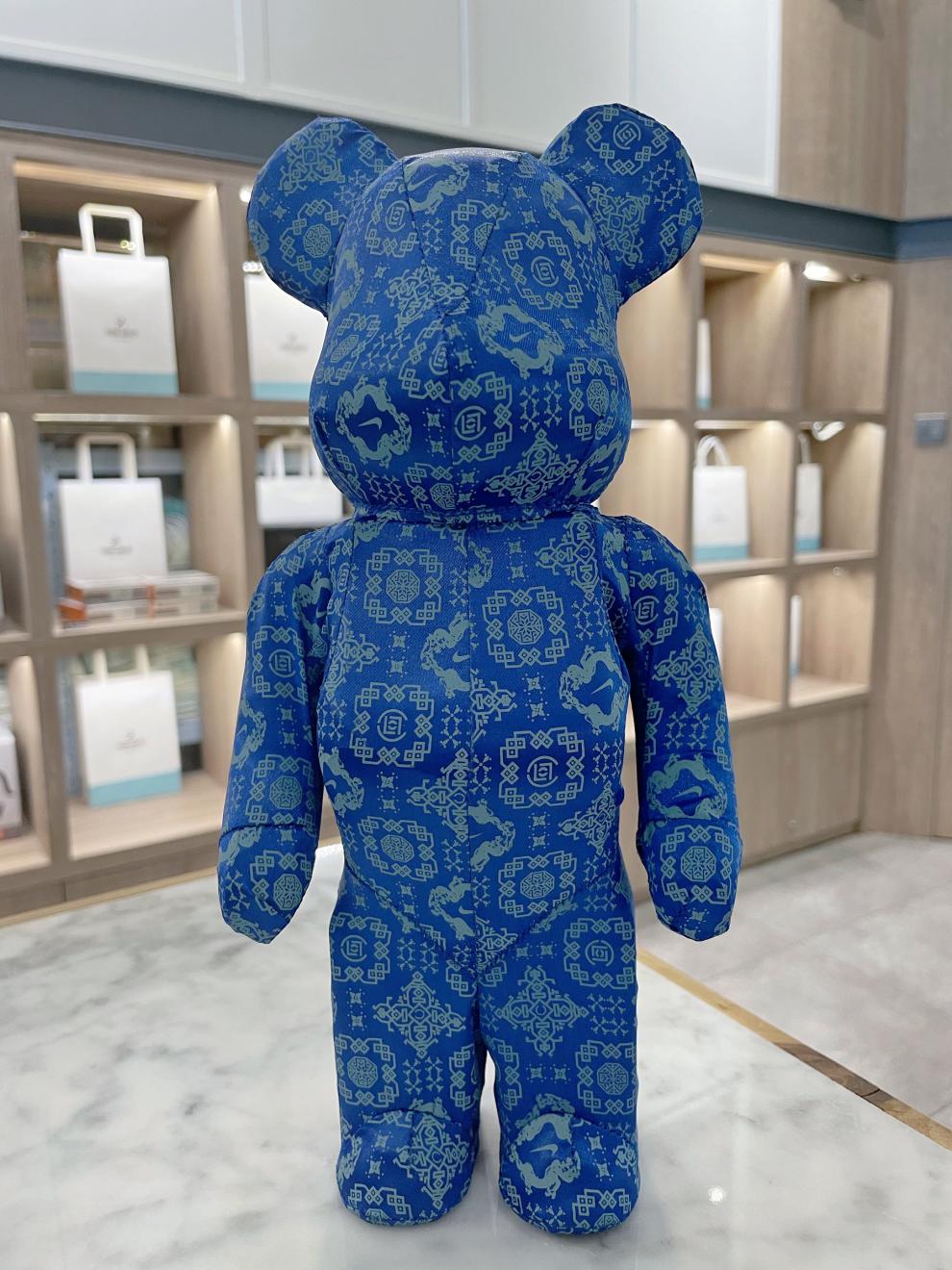 京选盲盒奖品小学生陈冠希同款蓝丝绸暴力熊摆件积木熊潮玩公仔盲盒橦