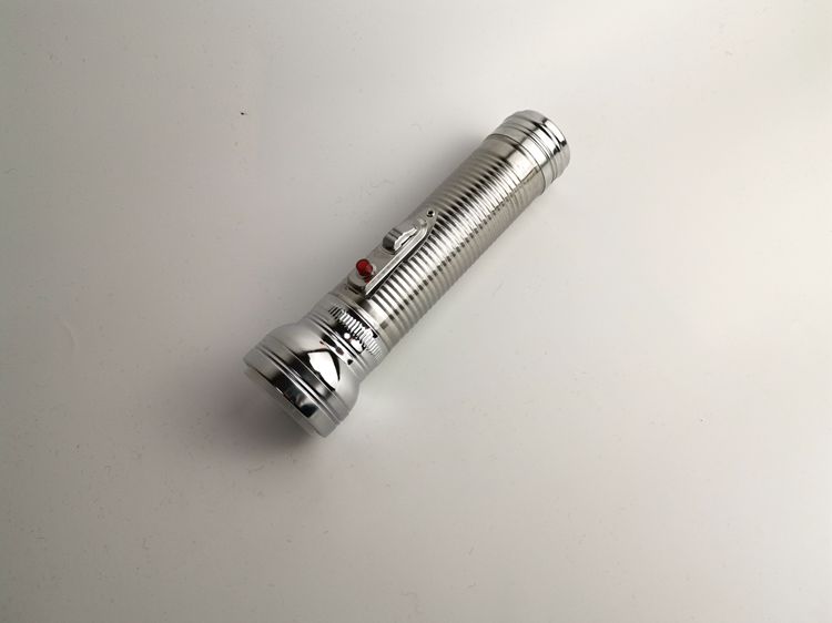 老式手电筒ft2de10白光3个led铁质铁皮两节一号电池 高头3个led灯款