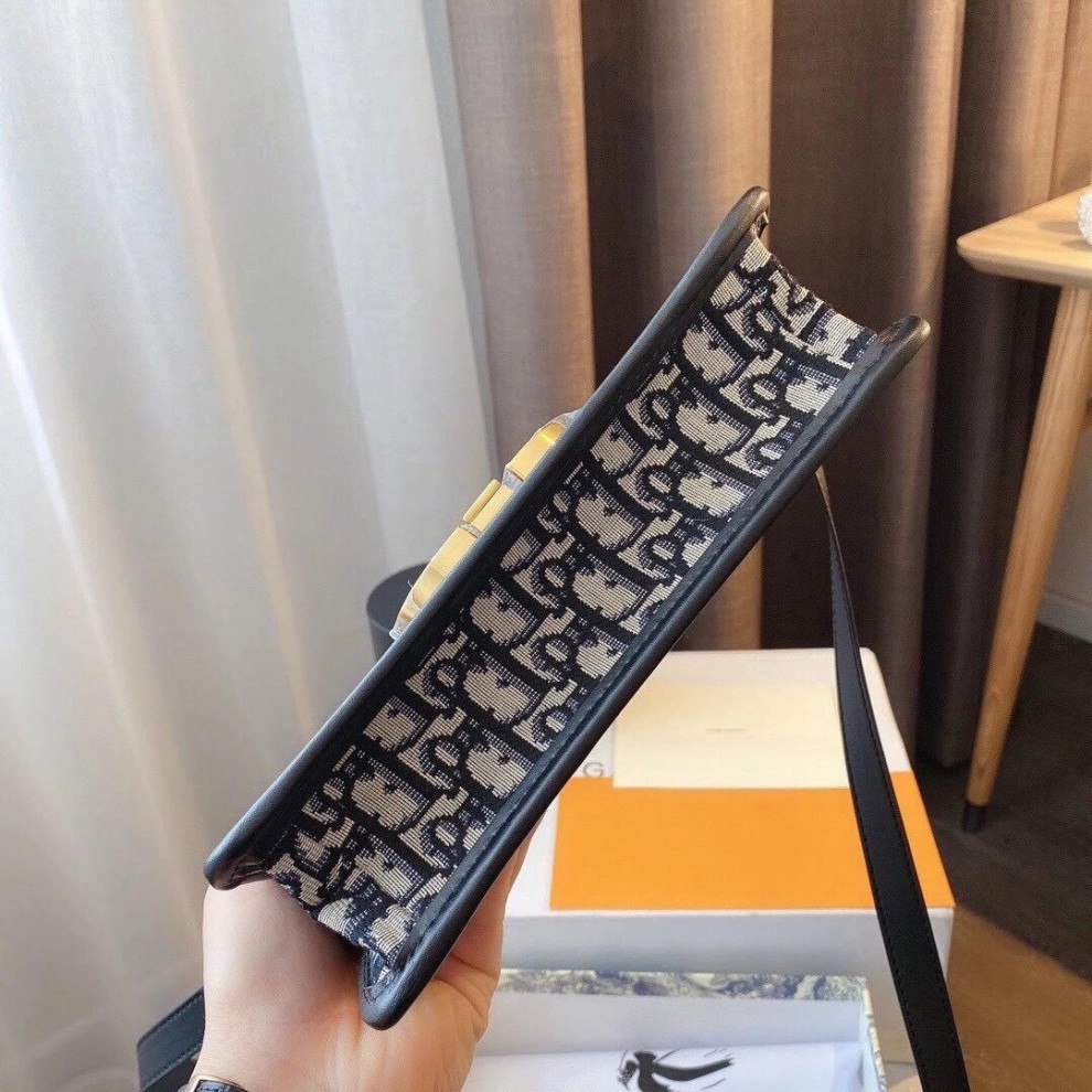 酷奇【奢侈品牌】袋鼠包包女百搭链条包新款蒙田邮差包帆布方包时尚