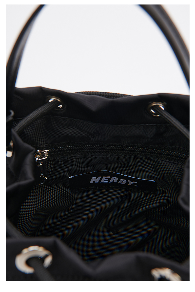金泰妍同款nerdy22年新款运动时尚休闲挎包拎包两用水桶包女黑色
