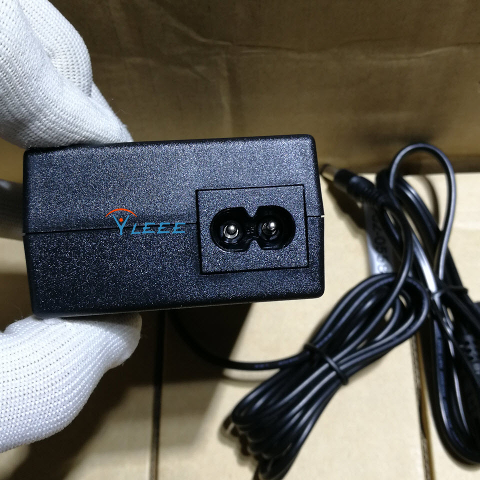 綠燈表示停止充電或斷開紅燈表示正在充電適用電池:24v8-14ah 7串電池