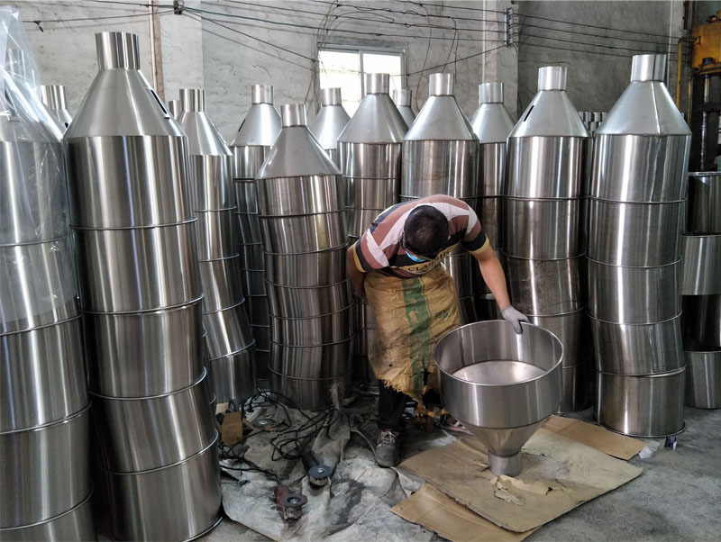 304不锈钢锥形料斗注塑机储料桶膏体液体筒食品机械料斗定制银色85l