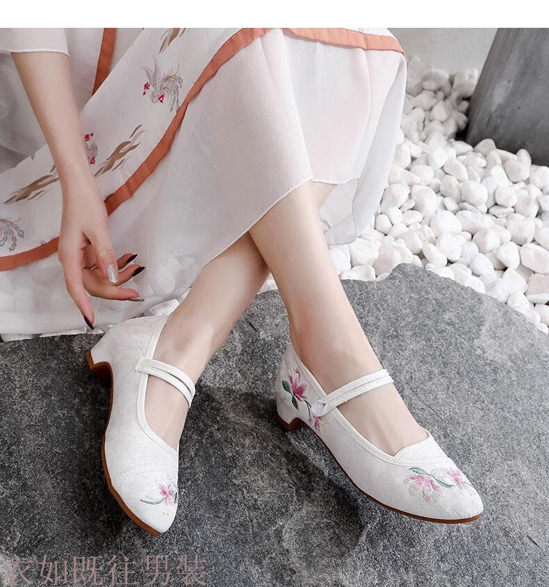 年春季口旗袍鞋扣带尖头色粗跟仙鞋广场舞布鞋女白色19081335