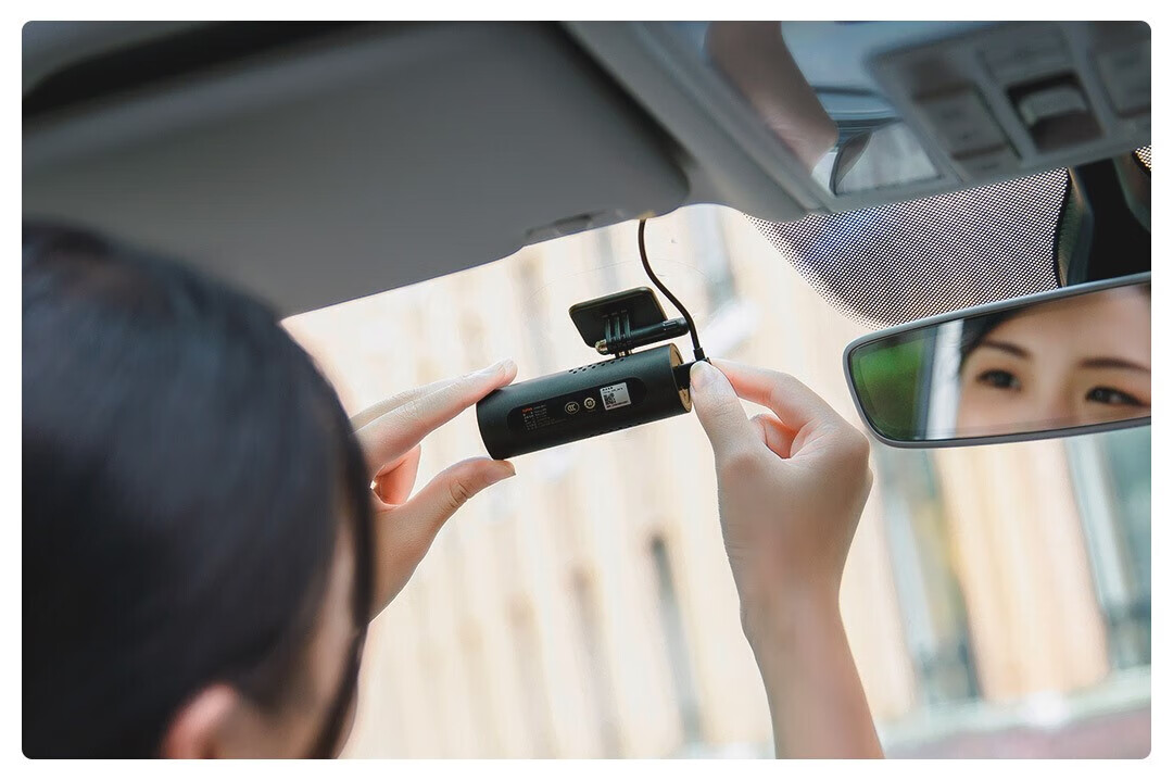 行车记录仪24小时停车监控70迈行车记录仪智能高清夜视语音1080p无线