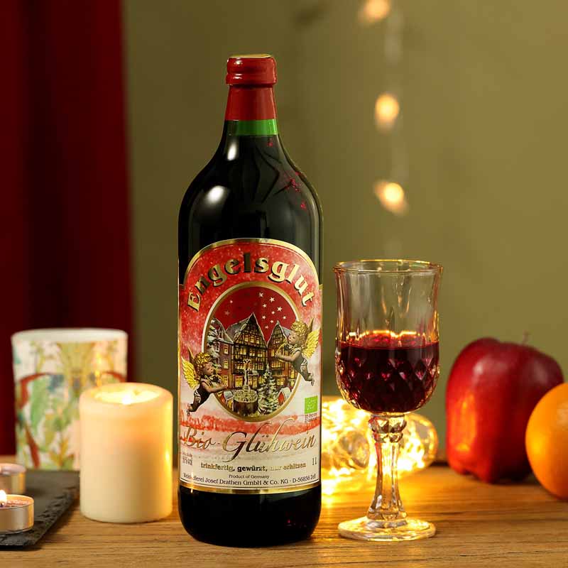 酒 有机1l 一瓶坐在飘窗前看着窗外 或者穿着舒适的睡衣坐在毛茸茸的