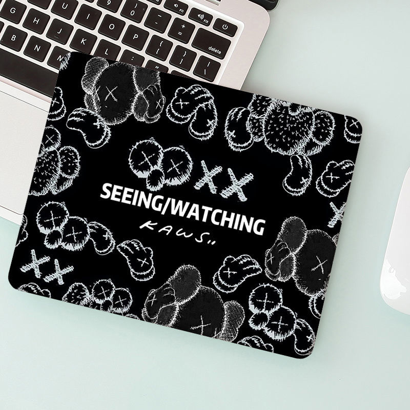 芝麻街kaws小号鼠标垫个性卡通创意加厚简约防滑笔记本便携手腕垫浮在