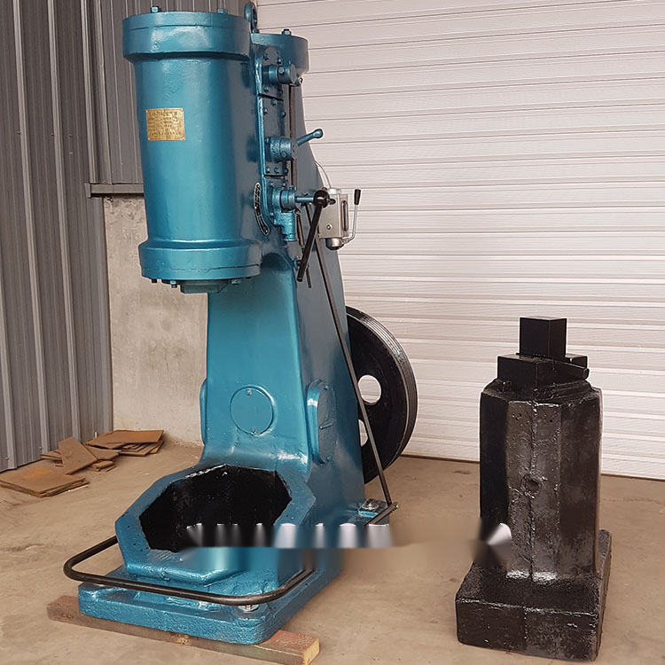 打铁空气锤 河北机械连体分体打农具铁墩子电动大型150空气锤 c41-400