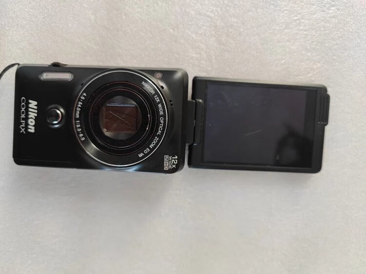 nikon/尼康coolpixs3600二手数码相机ccd复古卡片机照相机 s2600银