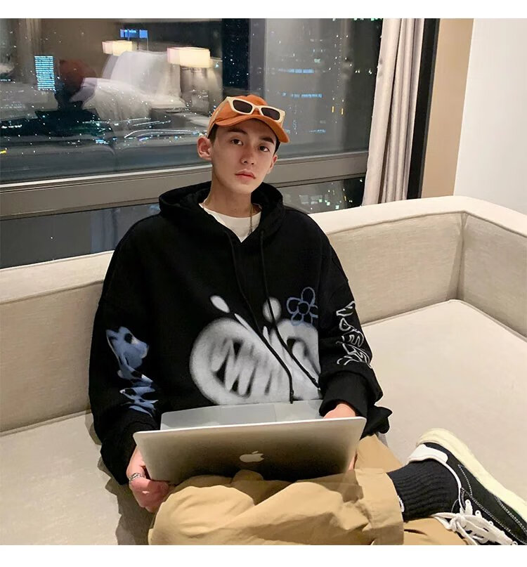【jd优选】黑衣先生卫衣余庆伟的黑店秋季新款蝴蝶字母印花连帽男大码