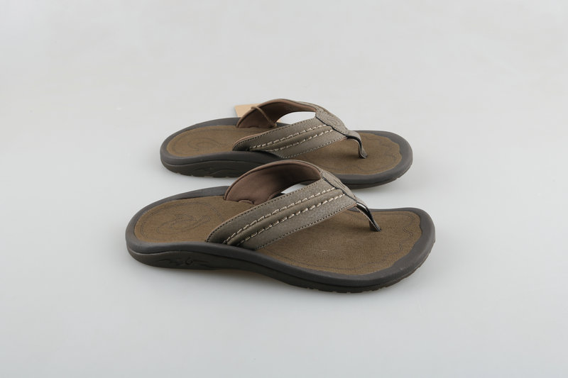 春季适用场景:休闲款式:包头拖鞋风格:可爱风制鞋工艺:注压鞋鞋底材质