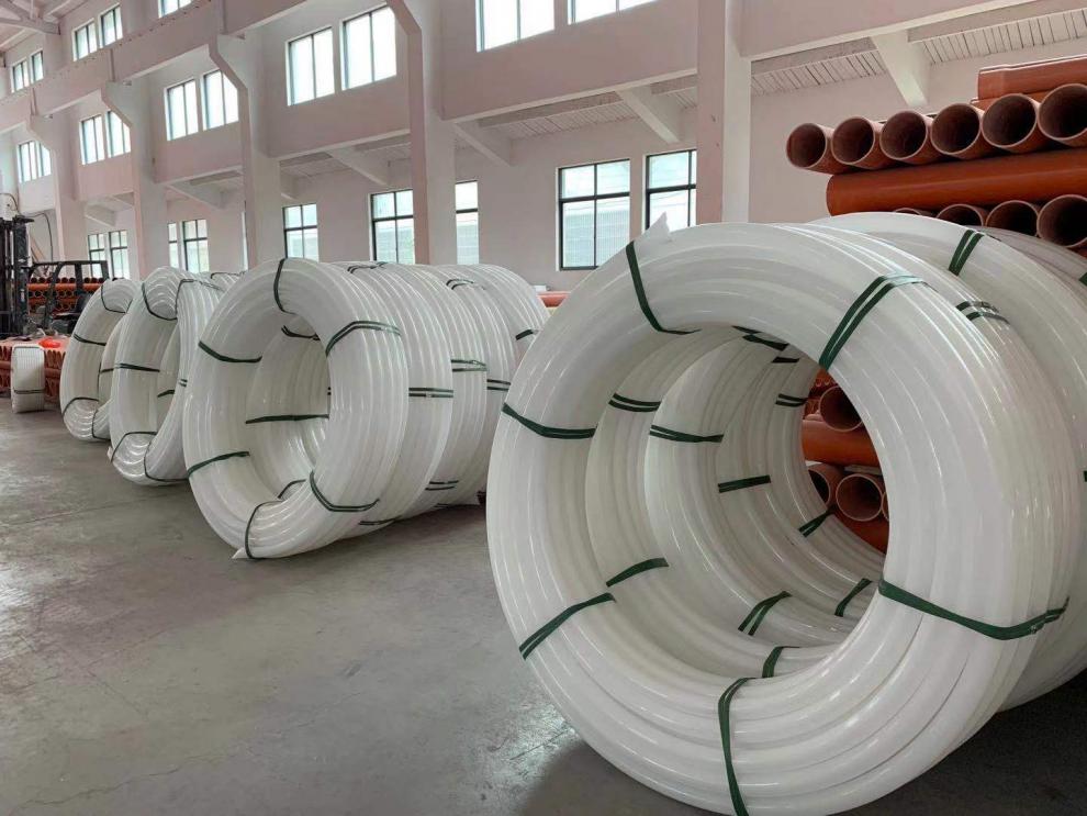 pe给水管pe尼龙管6分50管63白色衬管喷浆管pe增强管埋地盘管穿线管32