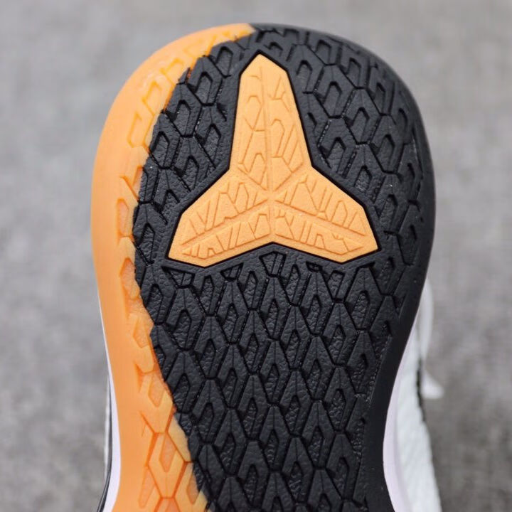 曼巴mambafocusep实战缓震篮球鞋白黑生胶男鞋运动鞋黑白40