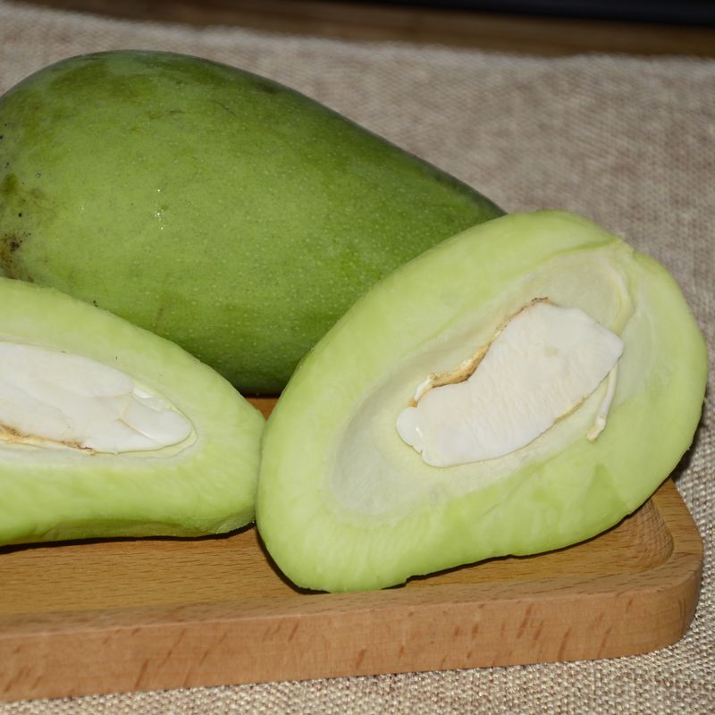 现摘广西生吃芒果酸芒果脆芒果象牙芒果小月牙芒果青芒果孕妇水果生吃