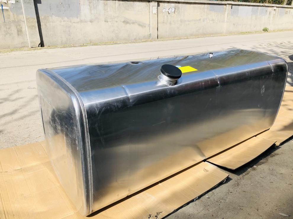 适配解放j6东风陕汽重汽豪沃杰狮华菱大车铝合金油箱加大订做定制 长