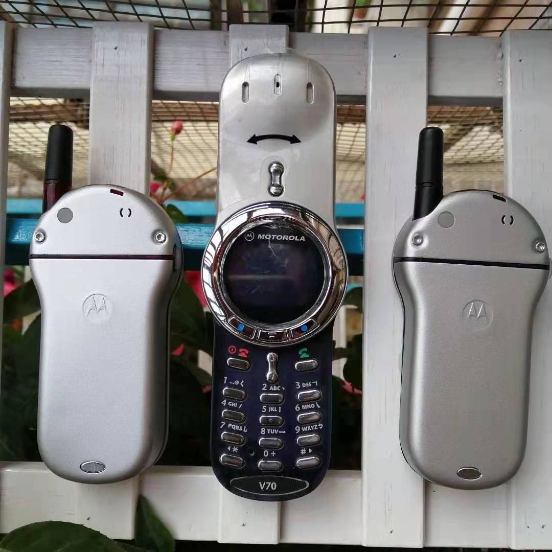motorola摩托罗拉v70旋盖古董怀旧收藏学生机蓝色套餐二32mb中国大陆