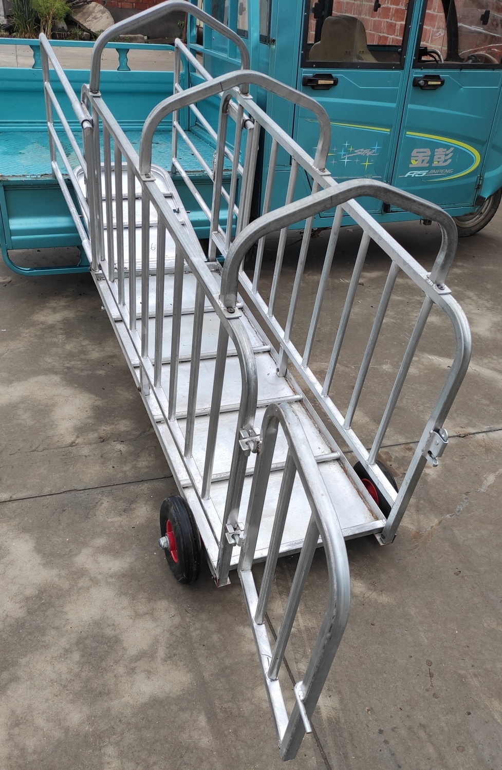 抓猪笼子卖猪笼上车款养殖装猪铁猪笼不锈钢带轮多功能装车猪笼