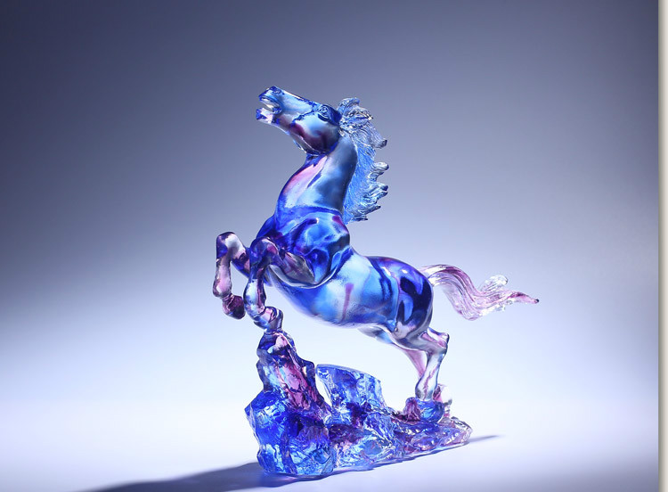 轻奢高端琉璃奔腾马玄关摆件水晶工艺品公司会所创意办公室酒店装饰品