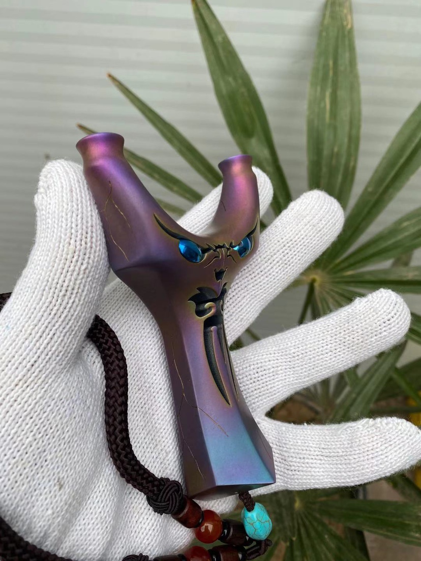 崛适钛合金弹弓tc21扁皮飞虎小怪兽天罡烤蓝闪电纹户外竞技 钛合金