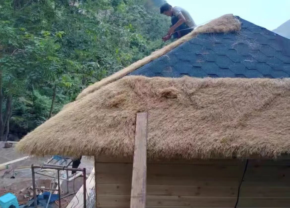 仿真茅草瓦屋頂裝飾塑料稻草地毯式人造成卷假毛草農家樂茅草棚草黃色