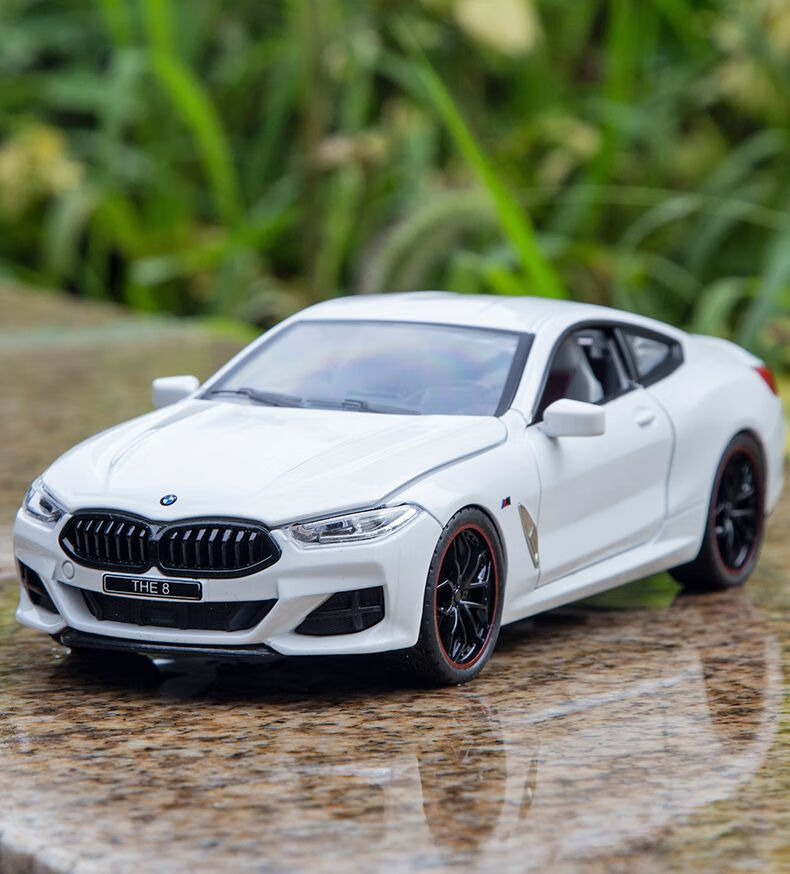 1:24合金汽车模型仿真bmw宝马m8系儿童玩具跑车载摆件男孩礼物2022