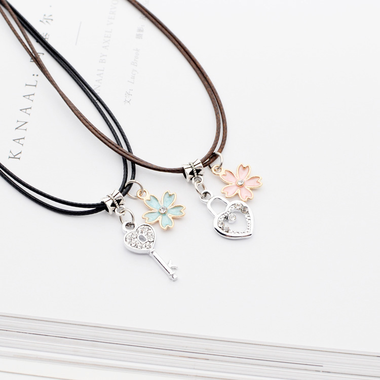 日韩学生四叶草项链一对女简约森系闺蜜钥匙和锁双层锁骨链吊坠优雅喵