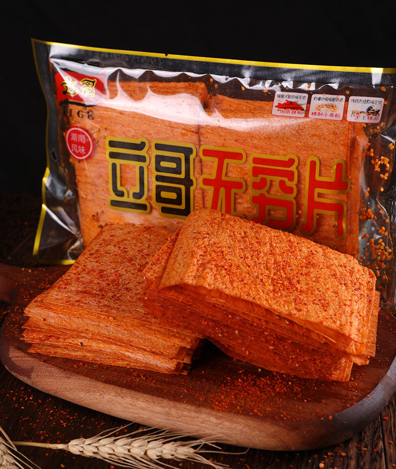 手撕大辣片网红辣条湖南特产麻辣片8090后儿时怀旧零食小吃批发无穷片