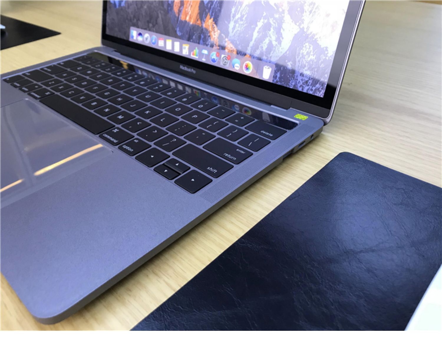 假电脑13寸macpro超薄笔记本仿真电脑模型道具133寸银色黑屏