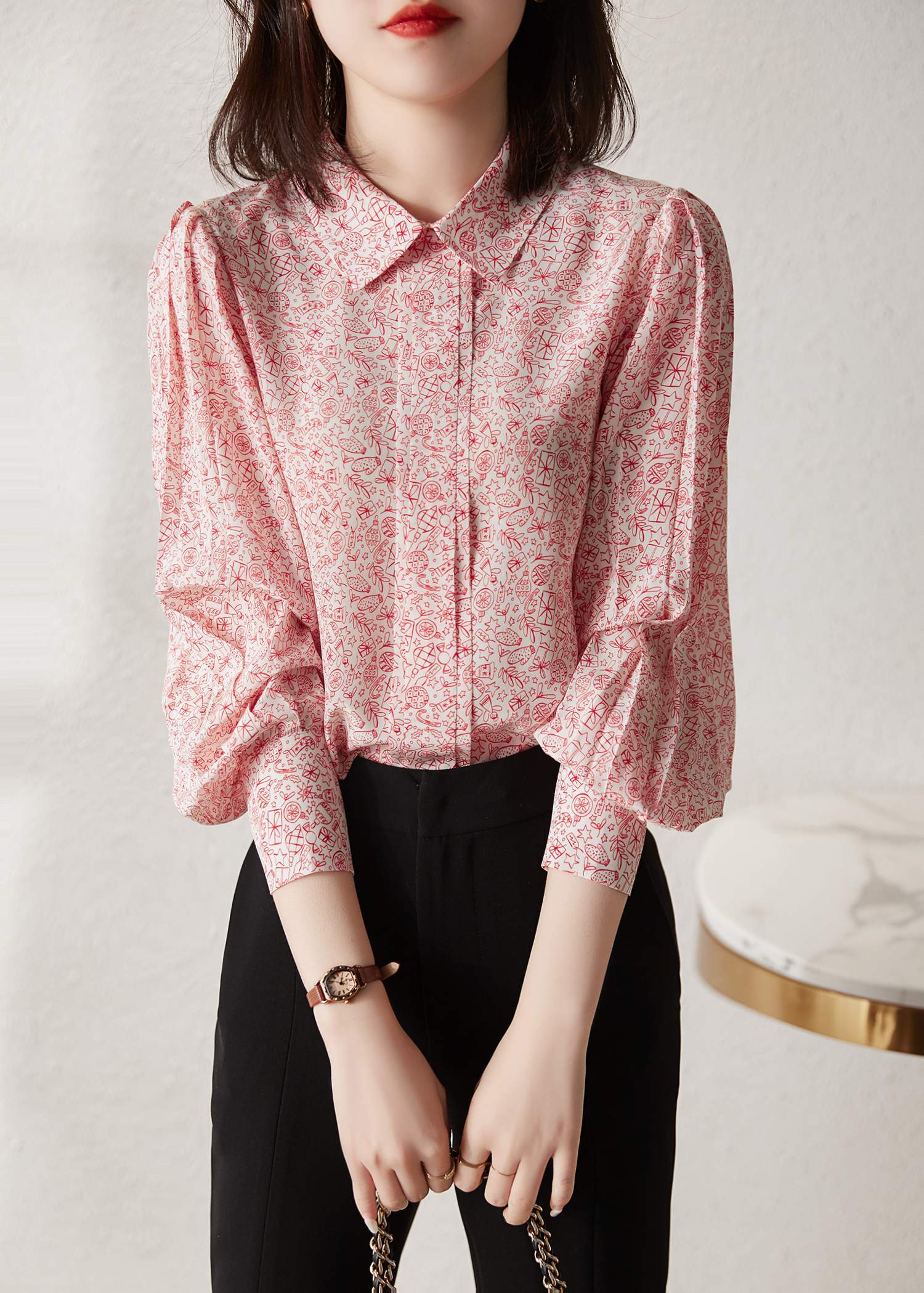 更多参数>>衣门襟:拉链图案:碎花衣长:常规款风格:男友风袖长:七分袖