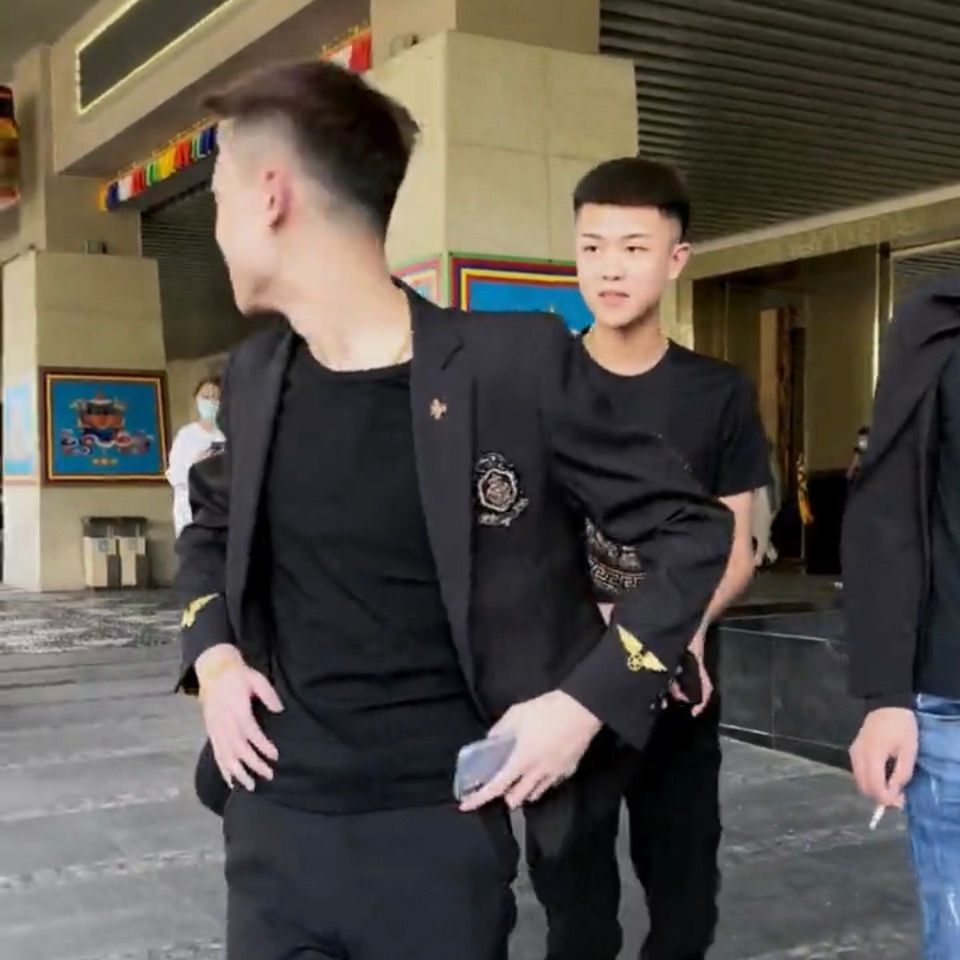 鼎庭 快手宇將軍同款西服男外套社會精神小夥西服髮型師炸街西裝男