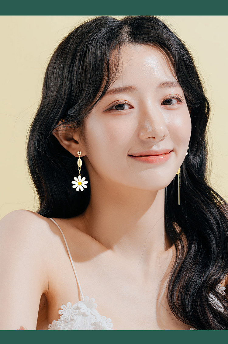 阿辽莎不对称小雏菊耳钉女款小众设计学生小清新花朵女士银针耳环日韩