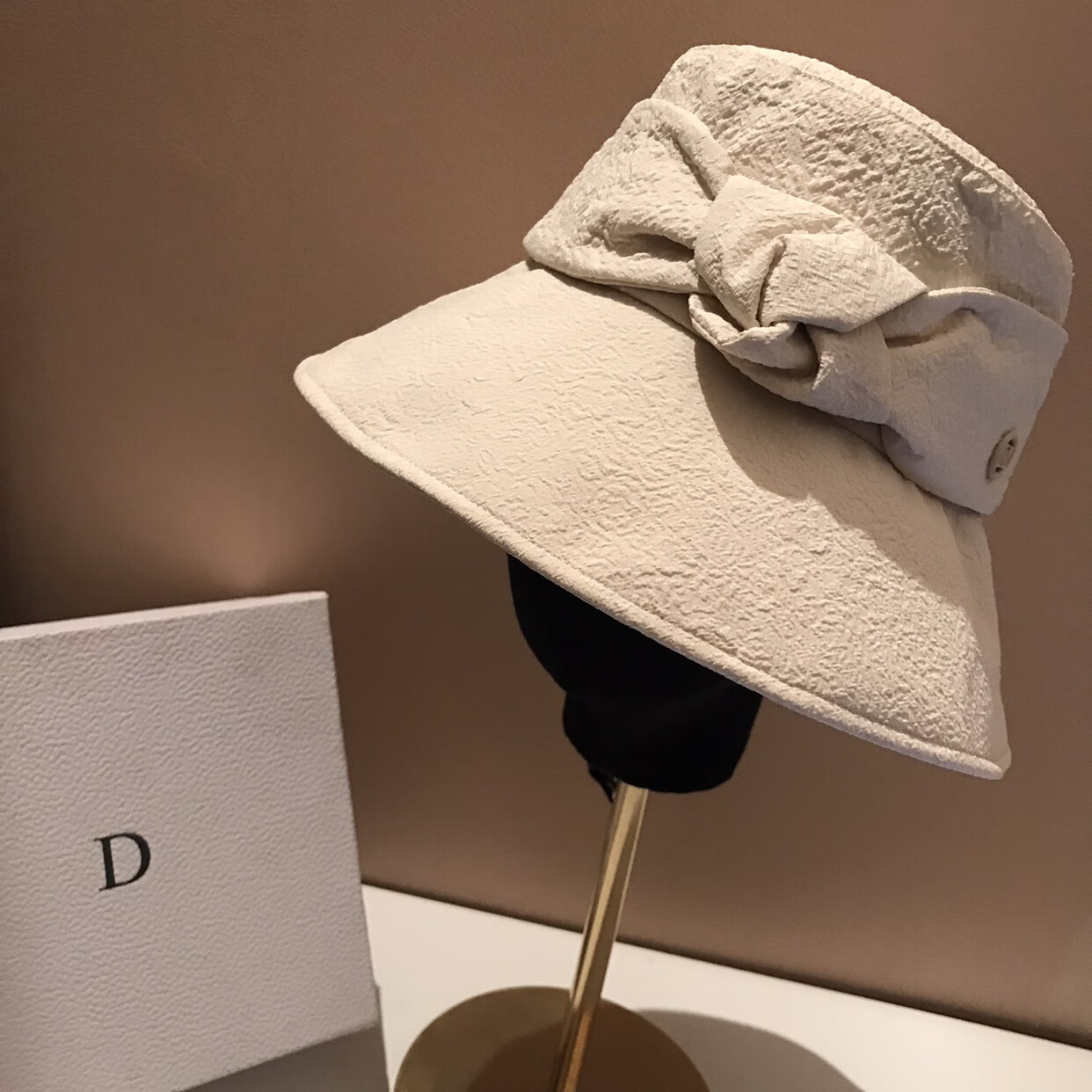 kfei意大利潮牌明星同款轻奢质感立体纹理白色复古时尚蝴蝶结渔夫帽