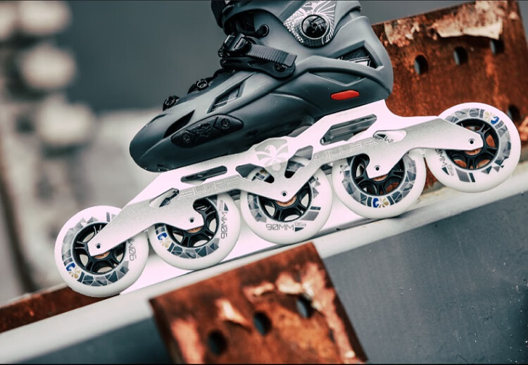 飞鹰轮滑竞速速降鞋fsk刷街综合鞋款直排轮滑鞋溜冰鞋f5d白色黑色刀架