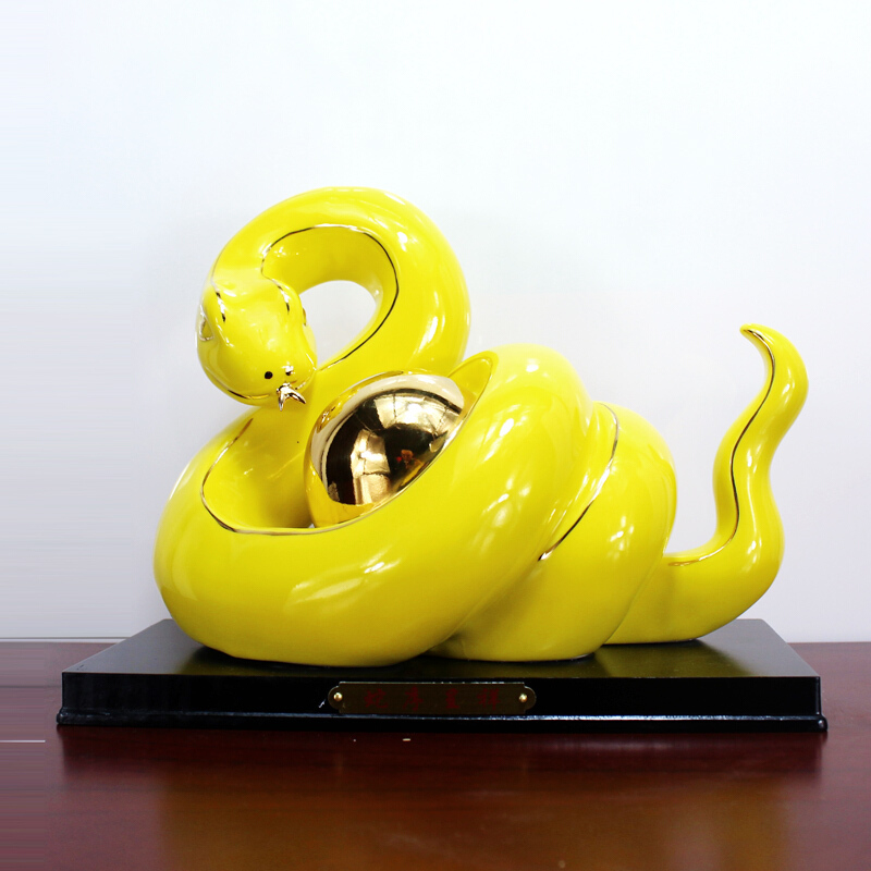 红色陶瓷十二生肖蛇摆件工艺品创意摆设家居灵蛇戏珠瓷器 黄色