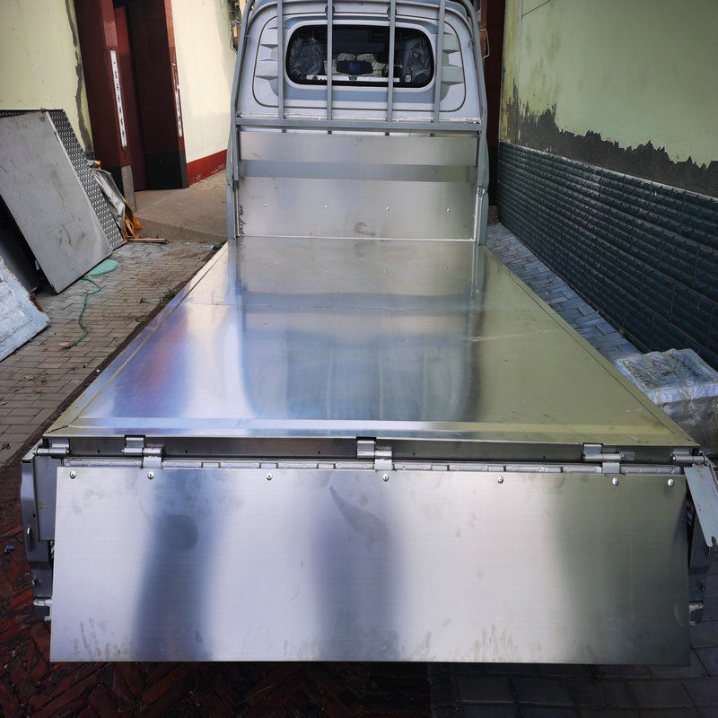 适用于五菱荣光单双排车厢护板包车底新卡改装不锈钢车厢防护板保护壳