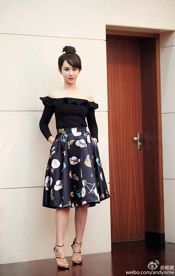 芷色2016春装新款套装时尚一字领长袖印花伞裙两件套