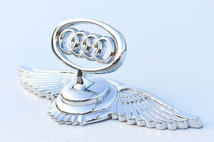 monlill 奥迪飞鹰金属立标 奥迪机盖车标 奥迪车头标贴标改装专车专用