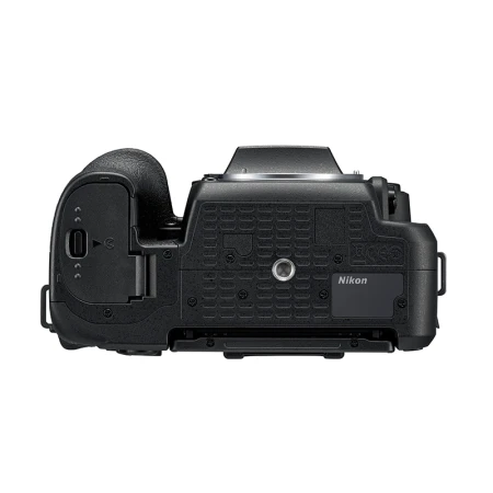 Nikon D7500 SLR camera, single body, approximately 20.88 million effective pixels, 51-point autofocus system