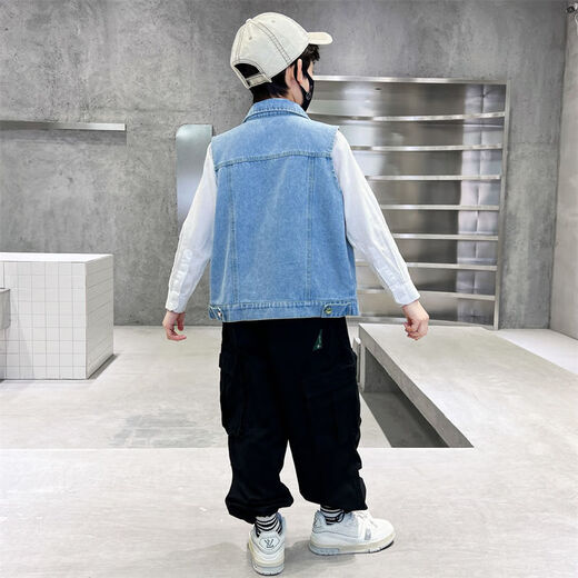 Disney (Disney) Boys Spring Vest 2024 Новый стиль среднего и крупного детей Весна и осенний жилет с красивым джинсовым жилетом мальчика 263 Green Button Printed Denim Vest 130