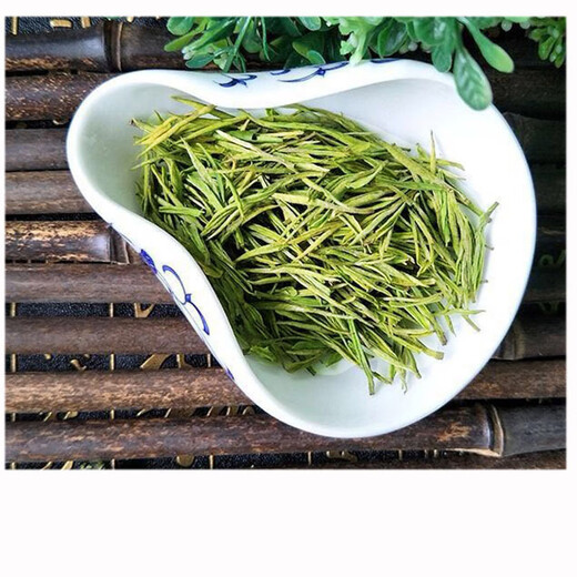 Jiang Fengji's 2024 new tea Mingqian White Tea High Mountain Tea Anji origin loose tea leaves are large in quantity and distributed randomly.