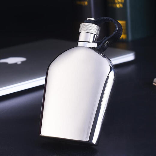 Maduro Portable Wine Bottle 304 Stainless Steel Portable Small Wine Bottle Stainless Steel Outdoor Wine Bottle 6 oz Thickened Customized Engraving