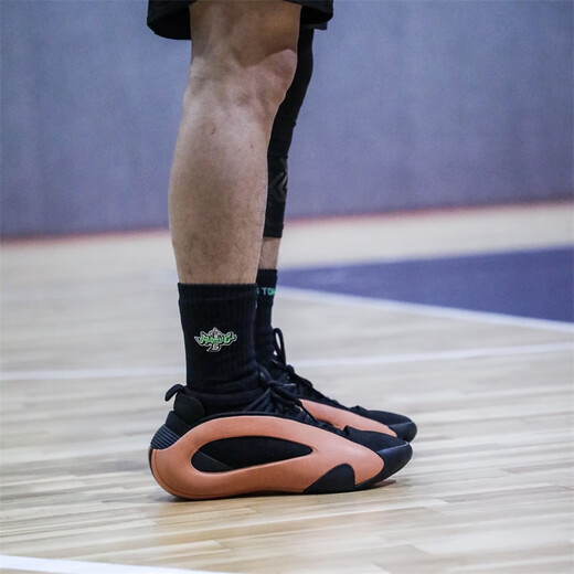 阿迪达斯 （adidas）Harden Vol. 8 哈登8 黑白红橙耐磨防滑透气低帮运动男子篮球鞋 IE2694黑橙 39 (240mm)