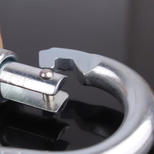 Gorm O-type alloy steel spring buckle GM908 main lock pad buckle outdoor carabiner rock climbing speed descent safety hook lock thread steel lock - red (1 piece)