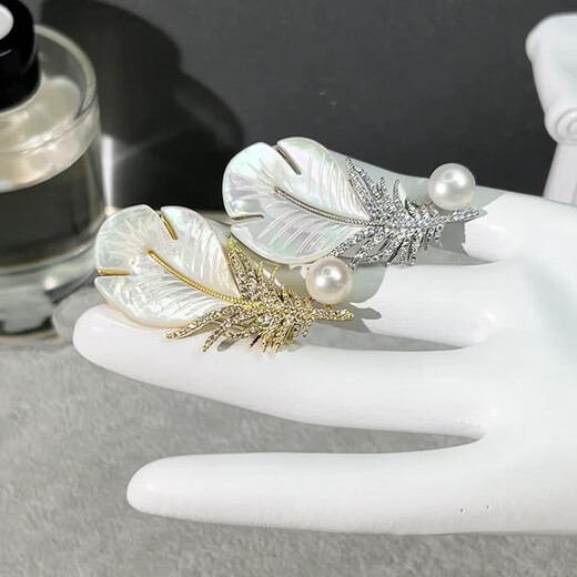 Qimiao Peng's new brooch, Korean style luxury pearl shell feather brooch, temperament corsage, birthday and New Year gift for girls, wings, gold style