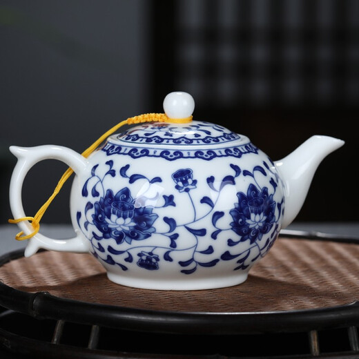 Shengtianxia Jingdezhen Ceramic Blue and White Porcelain Small Teapot Glazed Color Filter Tea Single Pot Small Kung Fu Tea Set Hand-held Pot Panzhilian-320ML