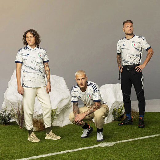 阿迪达斯（adidas）短袖T恤男装夏季新款足球训练运动服宽松透气球迷版球衣  M HS9896意大利客场球迷版  L 