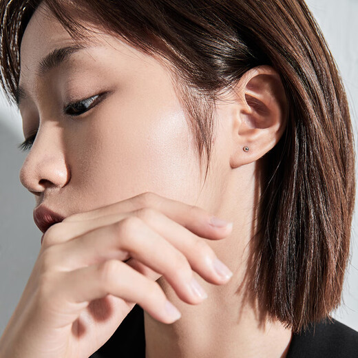 Century Yuan Platinum Earrings Female Light Beads Round Beads PT950 Peas Earrings Simple Birthday Gift for Girlfriend and Wife 1.11g