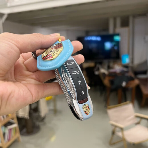 Geeignet für Porsche Diamond-Set Style Paramela Macan Cayenne 911 Schlüsselschale 718 Frauenschnallenbeutel 4S Ein Stil Doppelreihe Diamond Miami Blue H Lanyard