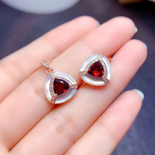 Mussel S ring pendant with empty support triangle, exquisite Korean style light luxury white mother-of-pearl inlaid with tanzanite garnet corner 6 garnet pendant tanzanite pendant plated with platinum